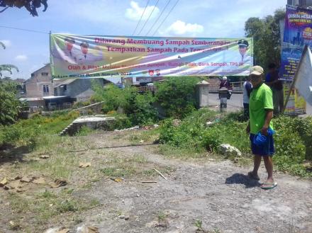 Pemasangan Himbauan Larangan Membuang Sampah Sembarangan